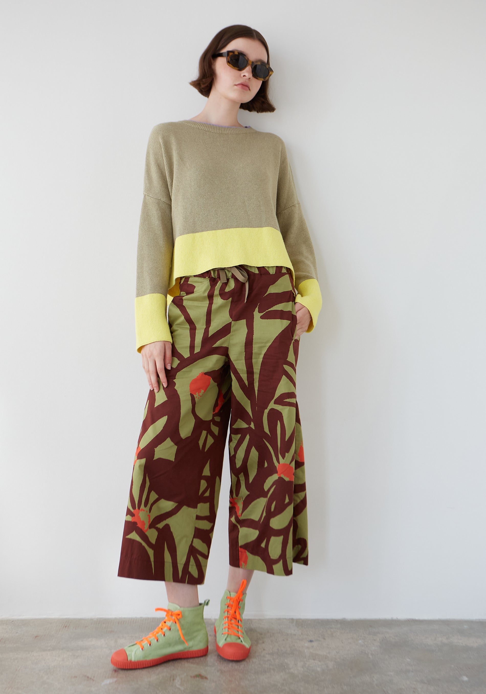 Pantalón Bomba Flores Caqui